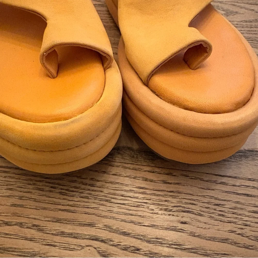 NWOT Free People Hayes Thong Platform Sandal Ribbed Wedge Mustard Leather - Picture 4 of 7
